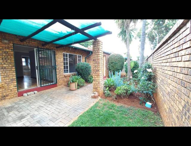 2 BEDROOM TOWNHOUSE FOR SALE IN MORELETAPARK